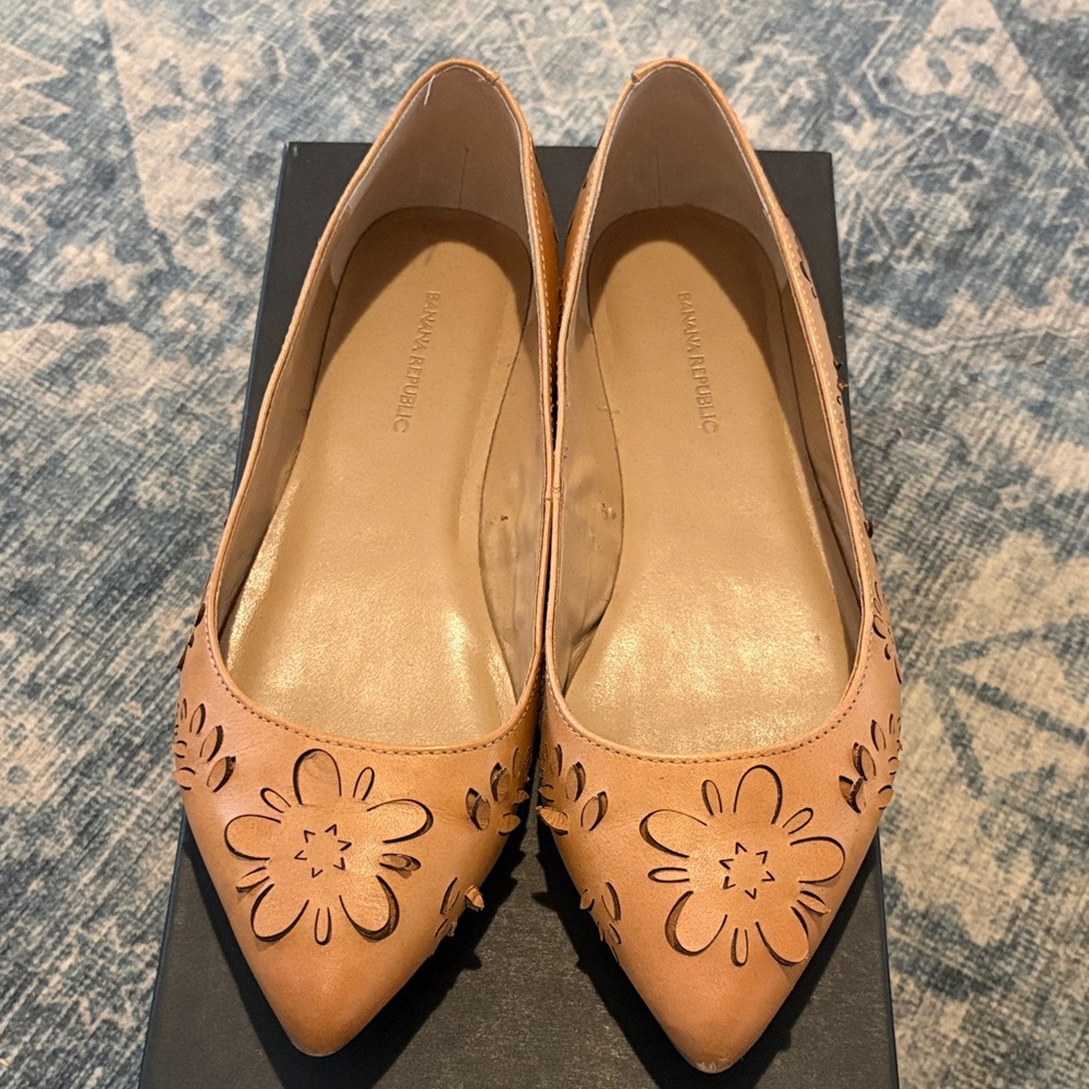 Banana Republic Tan Floral Cutout Leather Flats